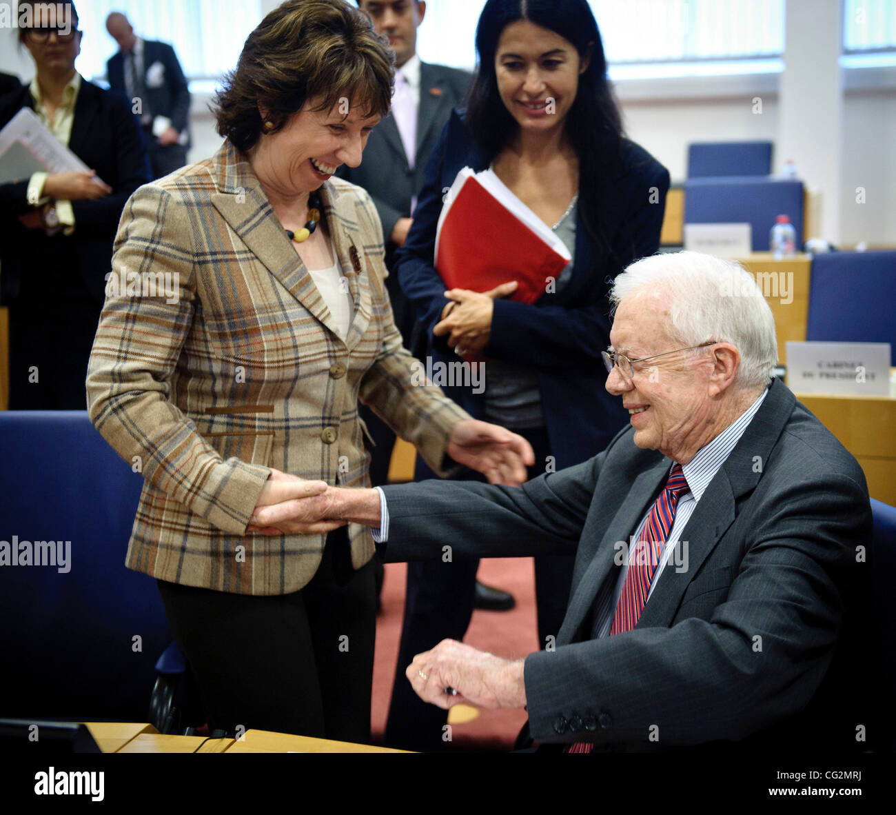 Il 4 ottobre, 2011 - Bruxelles, BXL, Belgio - Catherine Ashton Alto Rappresentante dell'Unione per gli Affari Esteri e la politica di sicurezza, Vice Presidente della Commissione e nd ex Presidente statunitense Jimmy Carter (R) prendere parte nel follow-up annuale riunione sulla dichiarazione di principi per INTERNAZIONALE E Foto Stock