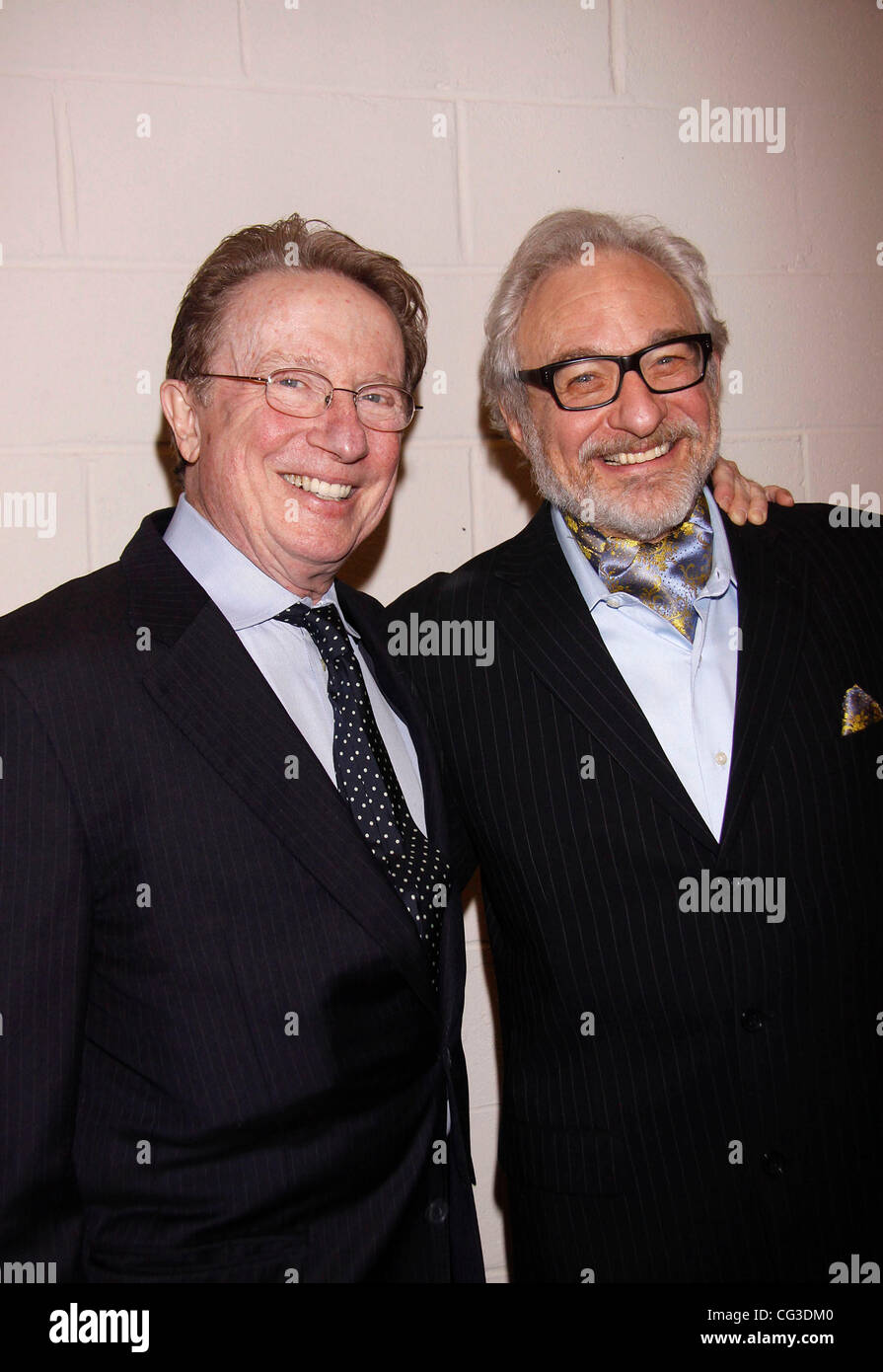 George Hearn e Timothy Jerome apertura notturna del Off-Broadway produzione di 'Dracula' presso il Piccolo Teatro Shubert - Dietro le quinte di New York City, Stati Uniti d'America - 05.01.11 Foto Stock