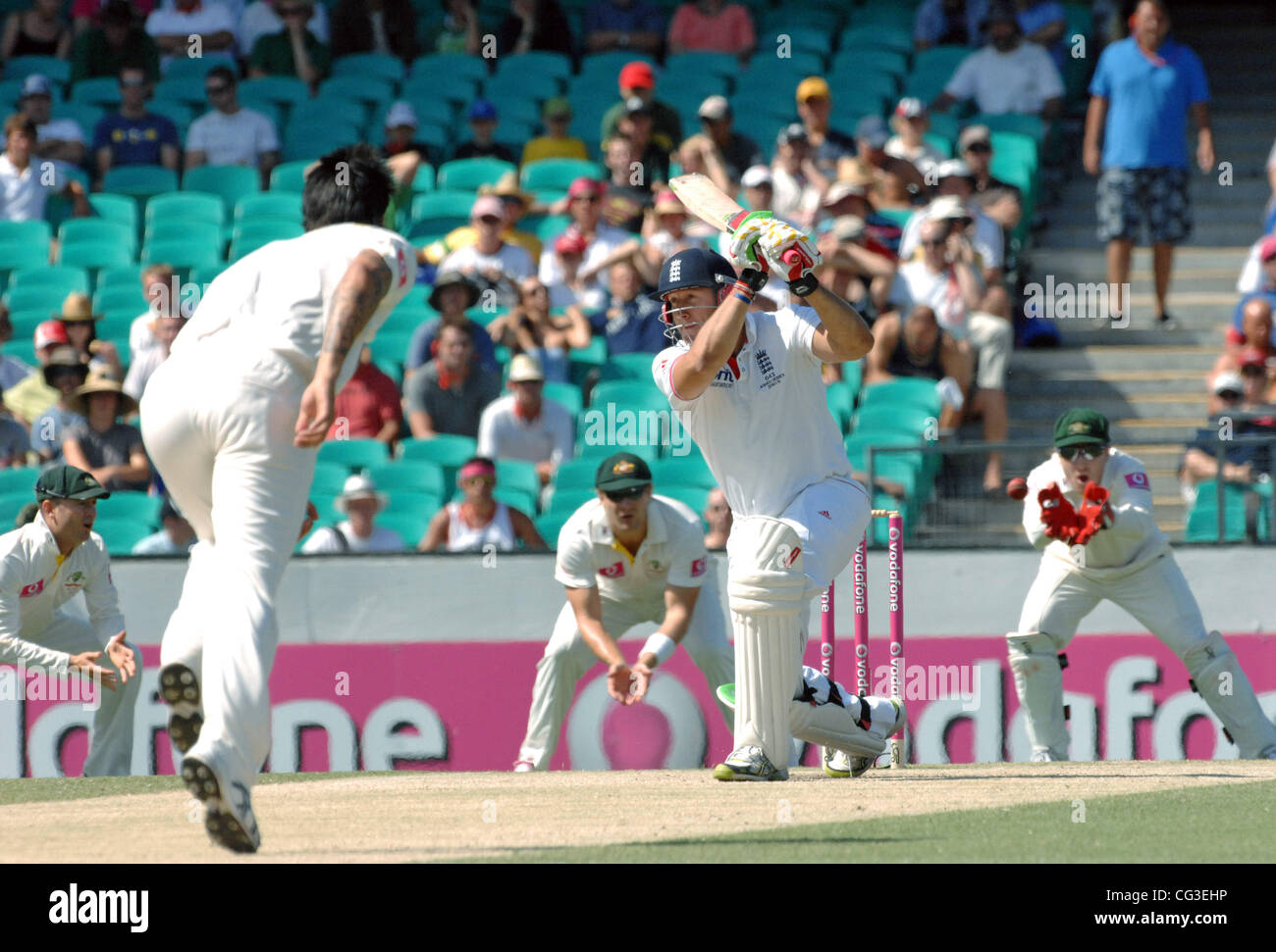 Tim Bresnan giorno 4 del Quinto Ceneri Test match tra Australia e Inghilterra a Sydney Cricket Ground. Sydney, Australia - 06.01.11 Foto Stock