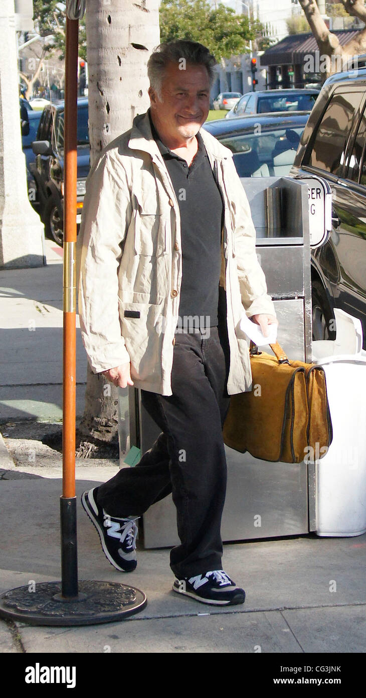 Dustin Hoffman lascia Katsuya dopo avere il pranzo di Los Angeles, California - 10.01.11 Foto Stock