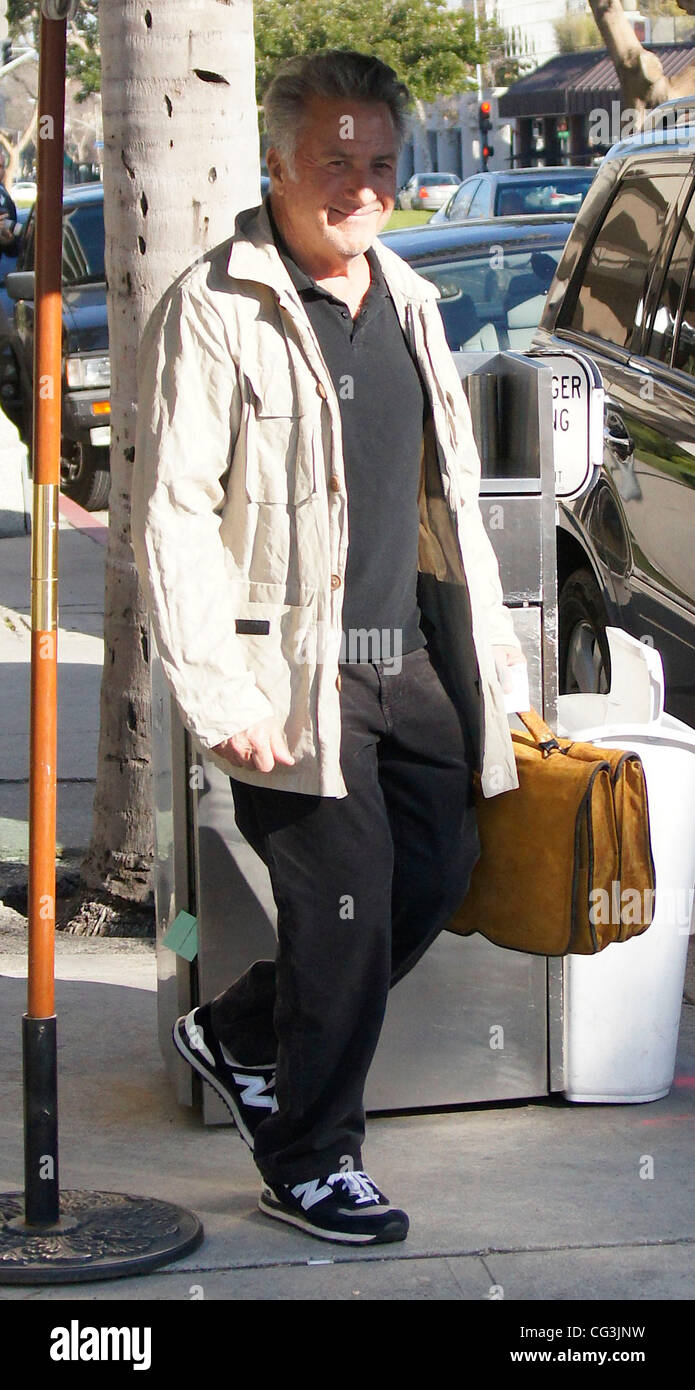 Dustin Hoffman lascia Katsuya dopo avere il pranzo di Los Angeles, California - 10.01.11 Foto Stock