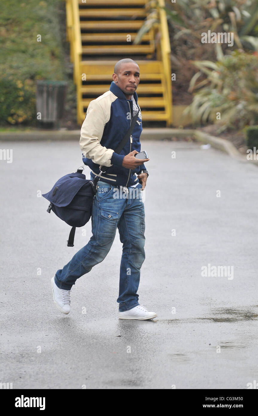Jermain Defoe i calciatori che arrivano alla stazione di Tottenham Hotspur di allenamento Essex, Inghilterra - 12.01.11 Foto Stock