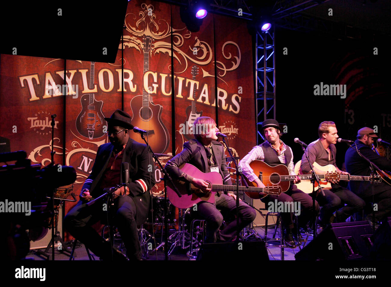 Plain White T il NAMM 2011 'Associazione Nazionale dei Commercianti di Musica' Show Anaheim, California - 13.01.11 Foto Stock