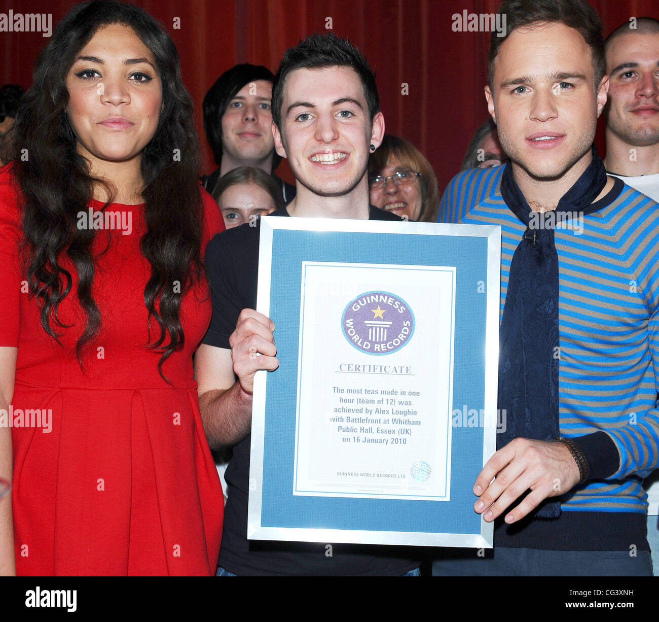 Miquita Oliver, Alex Loughlin e Olly Murs soddisfare la vostra via campagna, una celebrità bid per impostare un nuovo Guinness World Record per rendere il più tazze di tè in una sola seduta per incoraggiare le persone a conoscere i loro vicini Essex, Inghilterra - 16.01.11 Foto Stock