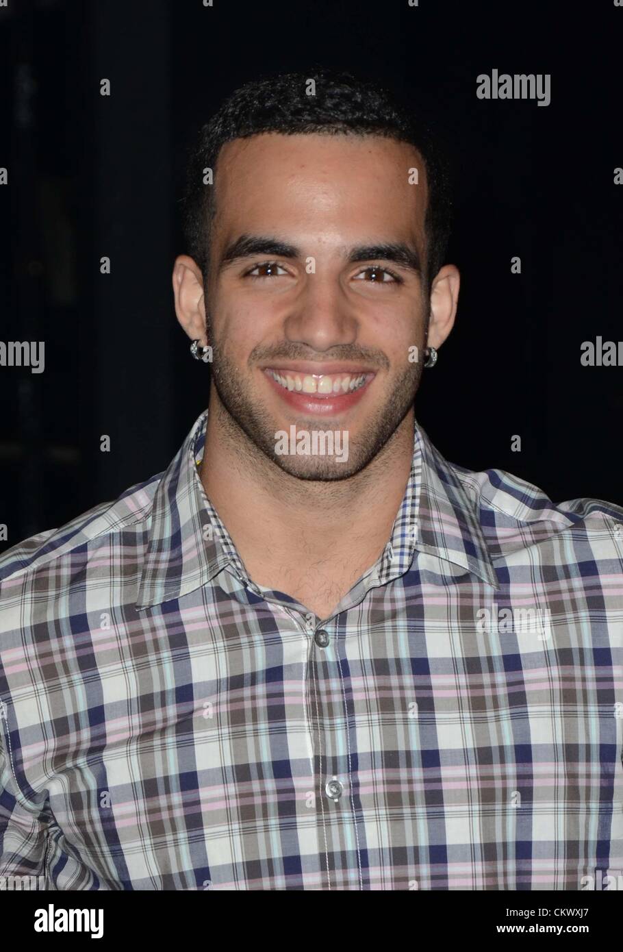 New York, Stati Uniti d'America. Agosto 23, 2012. SPIDER-MAN spegnere il buio accoglie Olympian Danell Leyva per il Foxwoods Theatre. Nella foto è Danell Leyva. Foto Stock