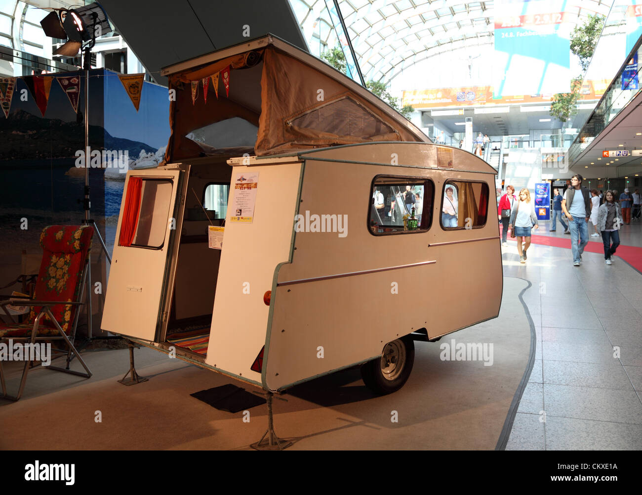 Agosto 27, 2012 a Dusseldorf, Germania. KIP storica casa mobile ha mostrato al Caravan Salon Exhibition 2012. Foto Stock