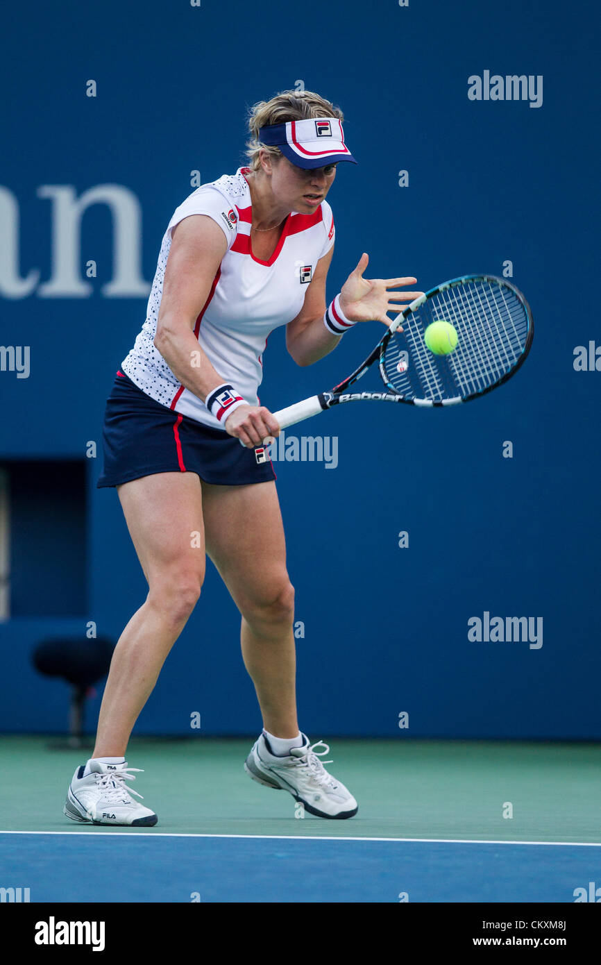 New York, Stati Uniti d'America. Il 29 agosto 2012. Kim Clijsters (BEL) termina la sua carriera dopo aver perso la sua prima partita al 2012 US Open Foto Stock