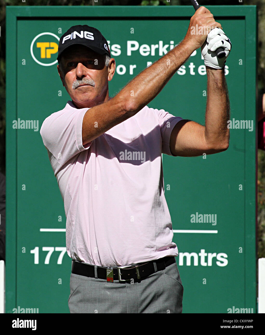 31.08.2012. Abbazia Wobrun Campo da Golf, Bedfordshire, Inghilterra. Mark James (ITA) in azione durante il primo turno della European Senior Tour di Travis perkins Senior Masters sul corso Dukes at Woburn Golf Club, Woburn, Milton Keynes, Inghilterra - Venerdì 31 Agosto 2012 Foto Stock