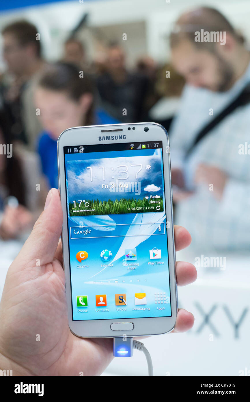 Dettaglio del nuovo Samsung Galaxy nota II smart phone rilasciato oggi, 31 agosto 2012, il giorno di apertura dell'IFA annuale (o Internationale Funkausstellung ) di prodotti elettrici ed elettronici di consumo mostra tenutasi a Berlino Messe Trade Show sale in Germania. Foto Stock