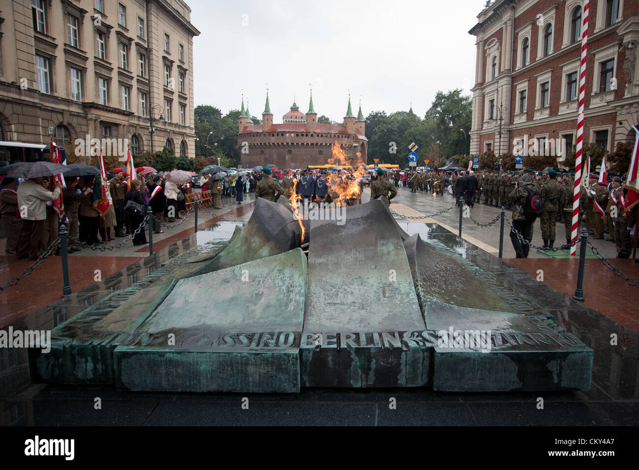 Settembre 01, 2012. Cracow Polonia - 73anniversario dell inizio della Seconda Guerra Mondiale. L'inizio della guerra è generalmente ritenuta 1 settembre 1939, inizio con il tedesco invasione della Polonia. La Gran Bretagna e la Francia dichiara guerra alla Germania due giorni più tardi. Foto Stock