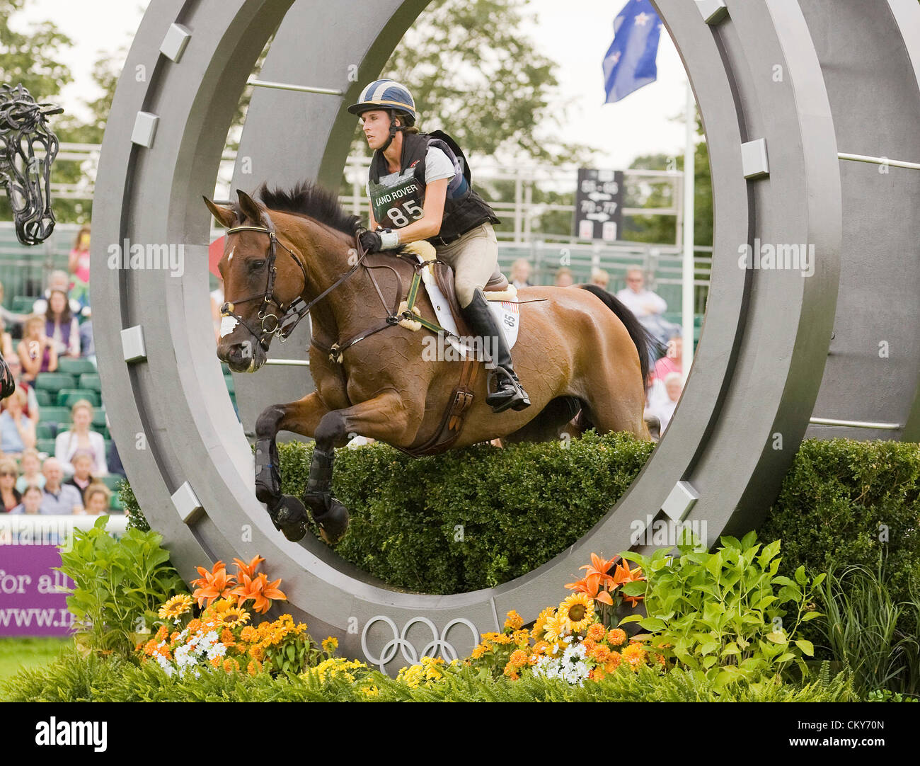 01.09.2012. Burghley House Stamford, Inghilterra. Kate Hicks (USA) riding Belmont in azione durante il cross country fase del Land Rover Burghley Horse Trials. Foto Stock