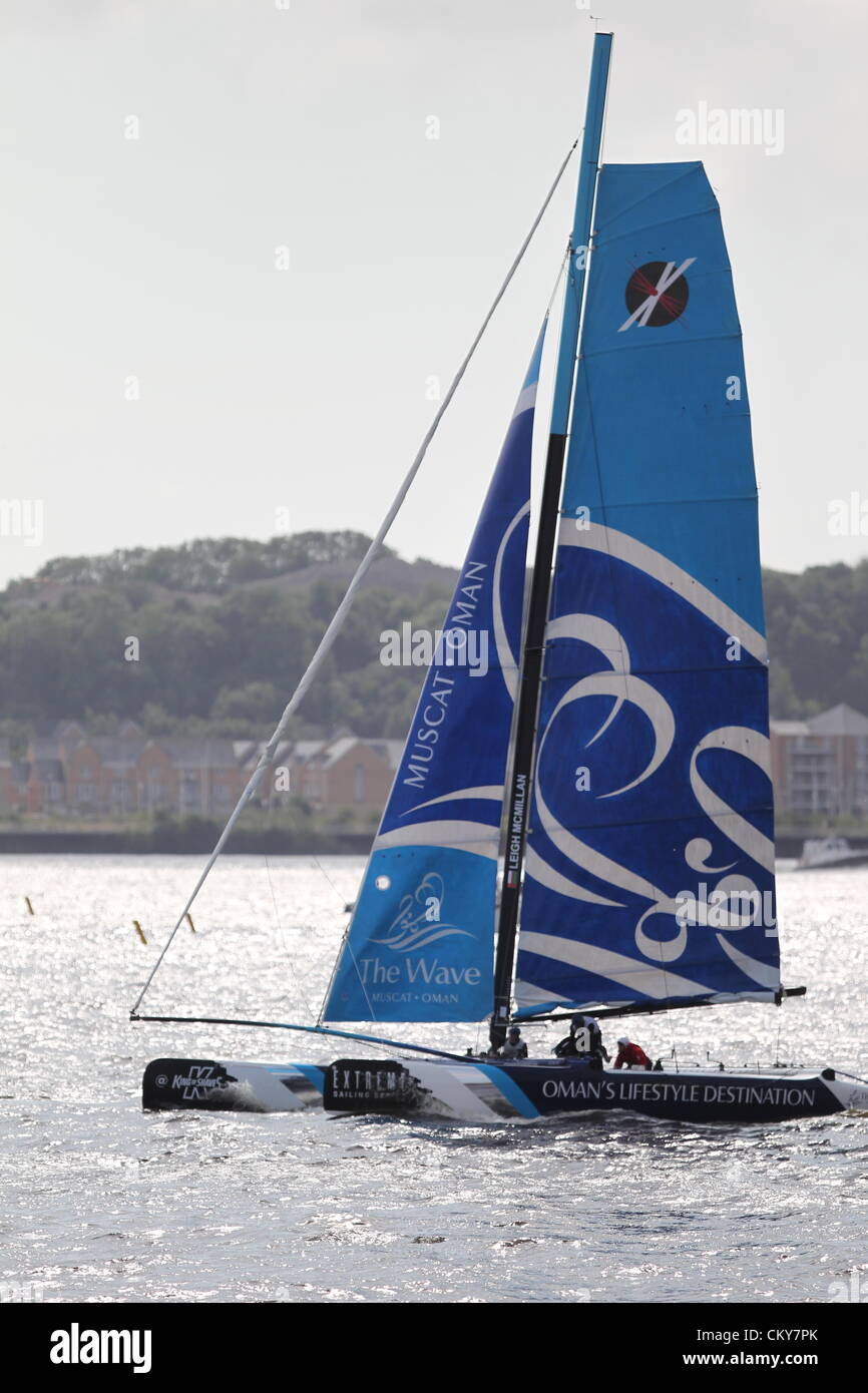 01.09.2012. Cardiff, Galles. L'Oman Il Wave Team skipper da Leigh McMillan in azione durante l'Extreme serie vela presso la Baia di Cardiff il 1 settembre 2012 a Cardiff, nel Galles. Foto Stock