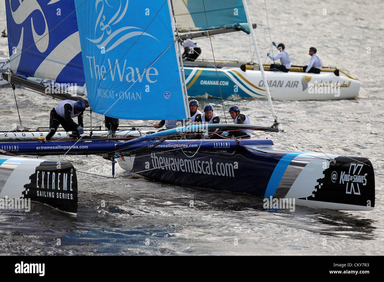 01.09.2012. Cardiff, Galles. L'Oman Il Wave Team skipper da Leigh McMillan in azione durante l'Extreme serie vela presso la Baia di Cardiff il 1 settembre 2012 a Cardiff, nel Galles. Foto Stock