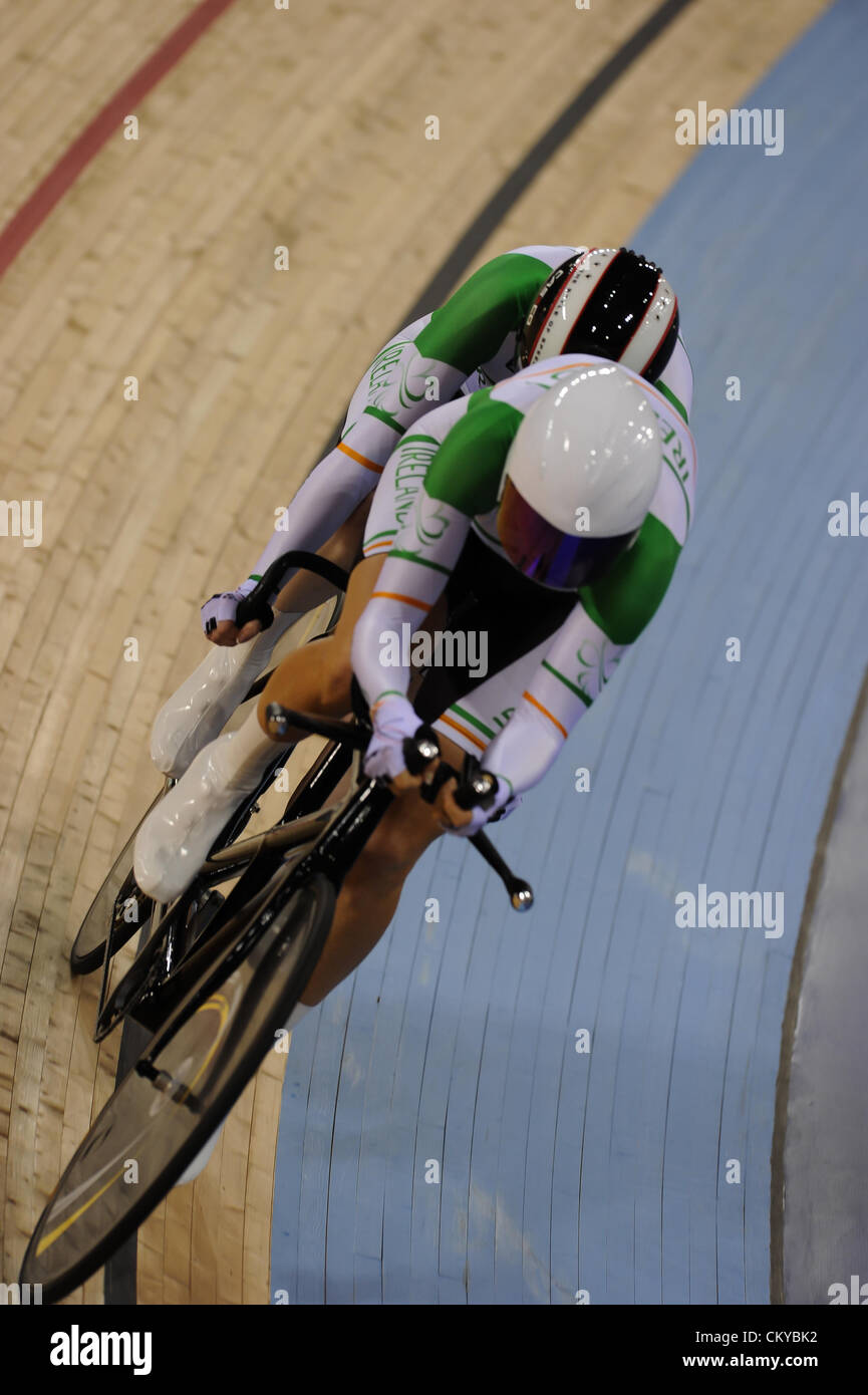 02.09.2012 Londra, Inghilterra. Velodromo. Donne Individuale B Pursuit medaglia d oro finale. Phillipa grigio (NZL) vince il Gold e Catherine Walsh (IRL) vince argento durante il giorno 4 delle Paralimpiadi dal velodromo. Foto Stock