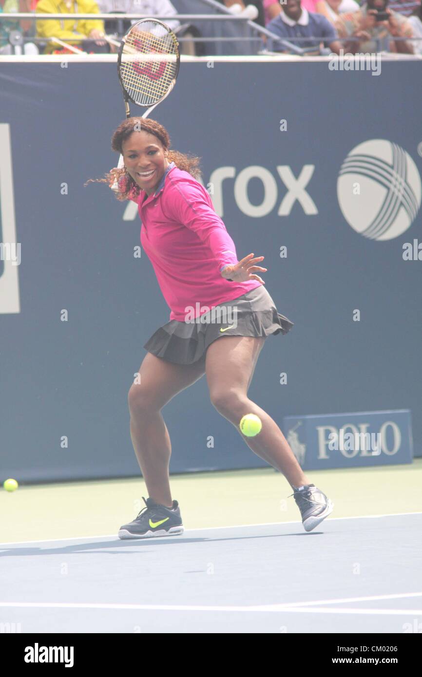 Agosto 25, 2012 - New York New York, Stati Uniti - SERENA WILLIAMS 2012 Arthur Ashe KIDS DAY USTA Billie Jean King National Tennis Center FLUSHING QNS NY 8/25/2012PHOTO MLEVY(Immagine di credito: Â© Mitchell Levy/Globe foto/ZUMAPRESS.com) Foto Stock