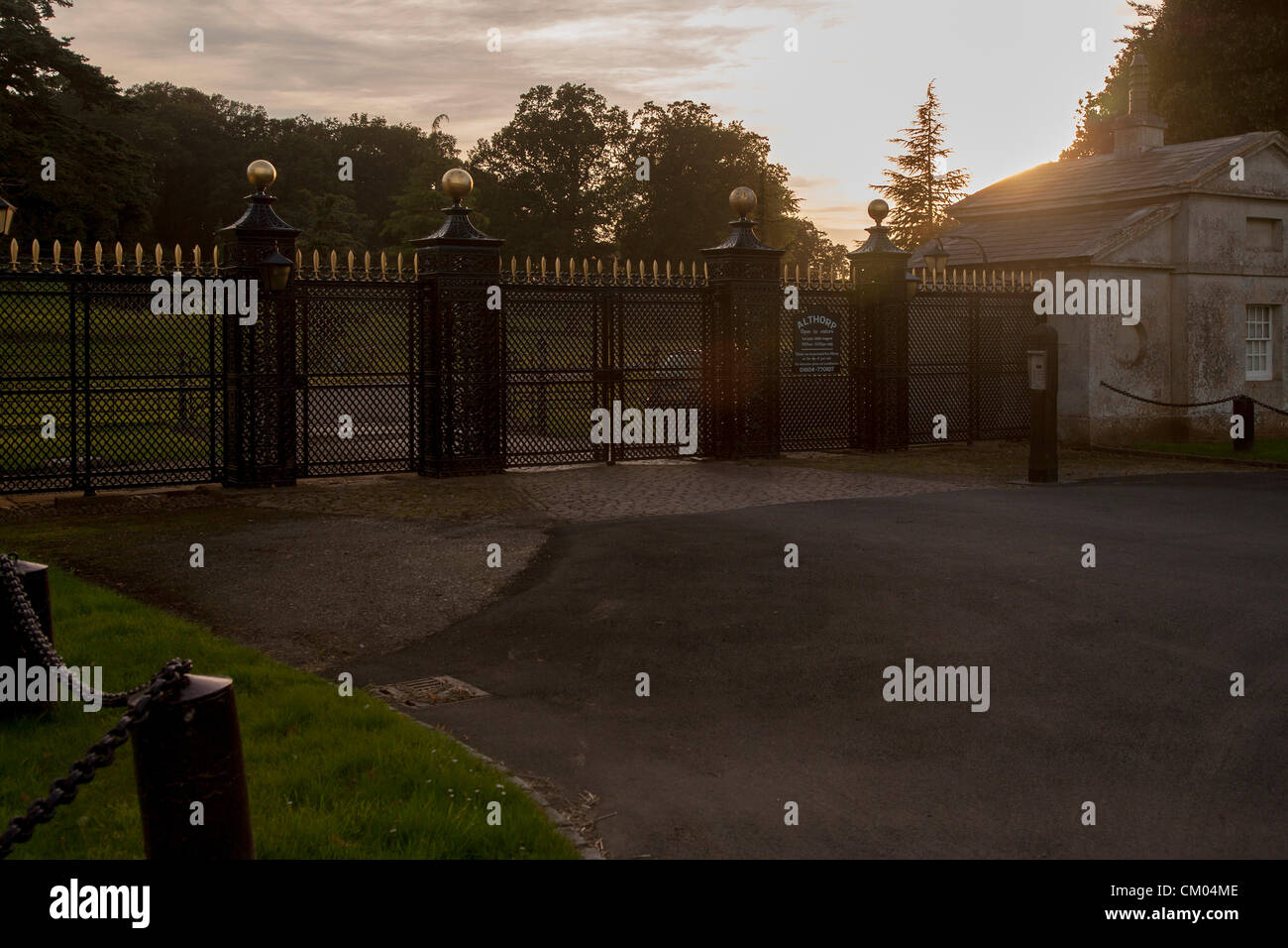 Northampton UK. Il 6 settembre 2012. A quindici anni dal funerale di Diana. La principessa di Galles. Ingresso Althorp House Dianas luogo di riposo alla fine della giornata. Credito: Keith J Smith. / Alamy Live News Foto Stock