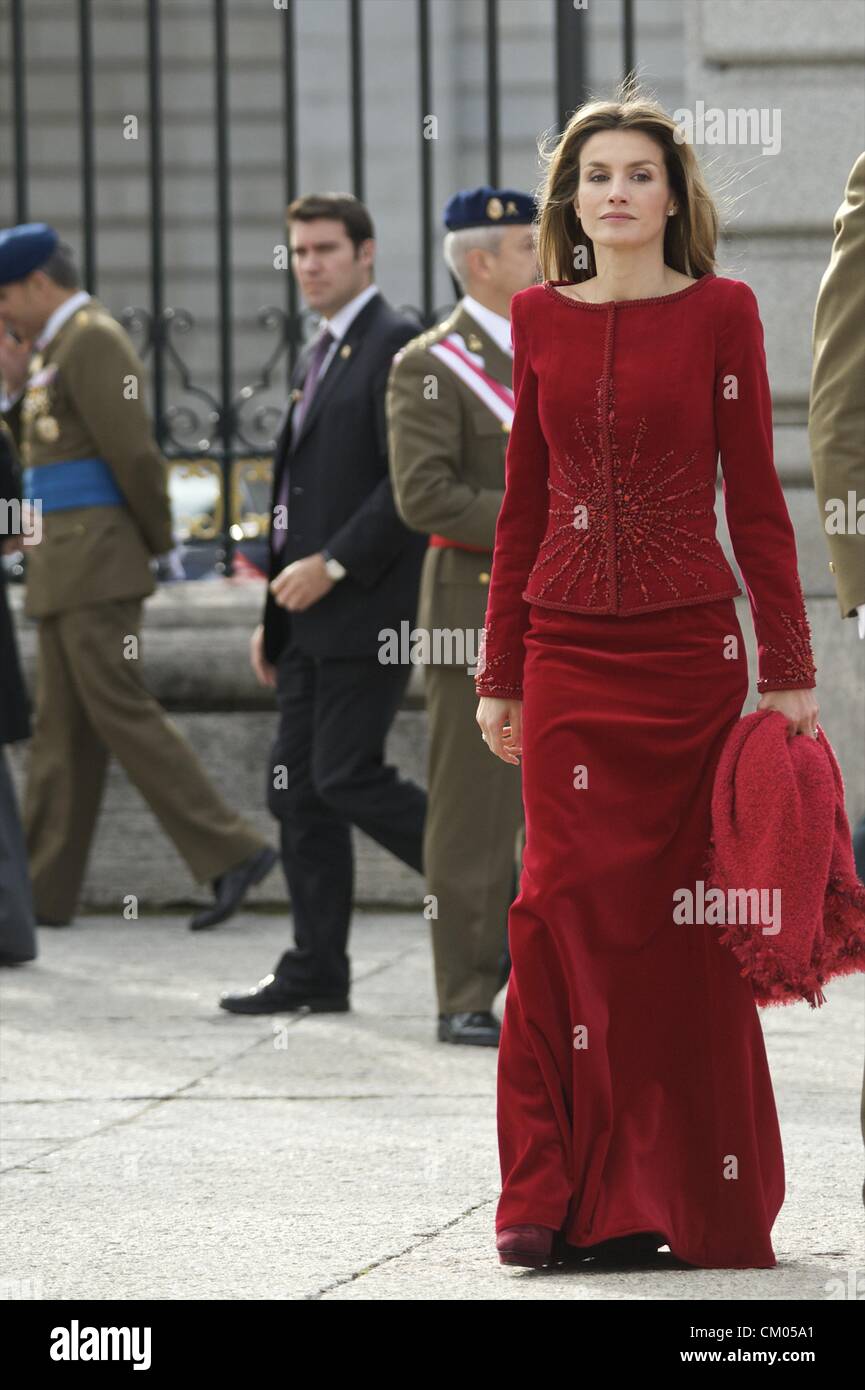 Gennaio 6, 2010 - Madrid, Madrid, Spagna - il Re Juan Carlos I e la regina Sofia di Spagna, Principe Felipe e la principessa Letizia frequentare l'annuale "Pascua Militar" giorno presso il Palacio Real il 6 gennaio 2009 a Madrid, Spagna. La giornata è stata celebrata in Spagna dal 1782 quando l'esercito spagnolo ha vinto una battaglia importante sull' isola di Maiorca con la solennità dell Epifania e il re Carlos III, ha dichiarato che ormai il militare sarebbe stato onorato per il suo giorno. In Spagna contemporanea, il re dà spesso uno dei suoi più importanti discorsi dell'anno a questo evento. (Credito Immagine: © MARTINETTO A Foto Stock