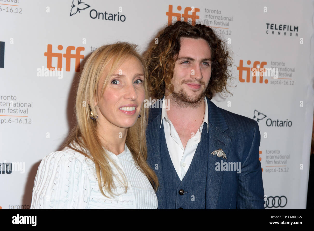 Sett. 7, 2012 - Toronto, Ontario, Canada - Direttore SAM TAYLOR-WOOD e attore AARON TAYLOR-JOHNSON assiste il 'Anna Karenina' premiere durante il 2012 a Toronto International Film Festival a Elgin il 7 settembre 2012 a Toronto in Canada (immagine di credito: credito: Igor Vidyashev/ZUMAPRESS.com)/Alamy Live News Foto Stock