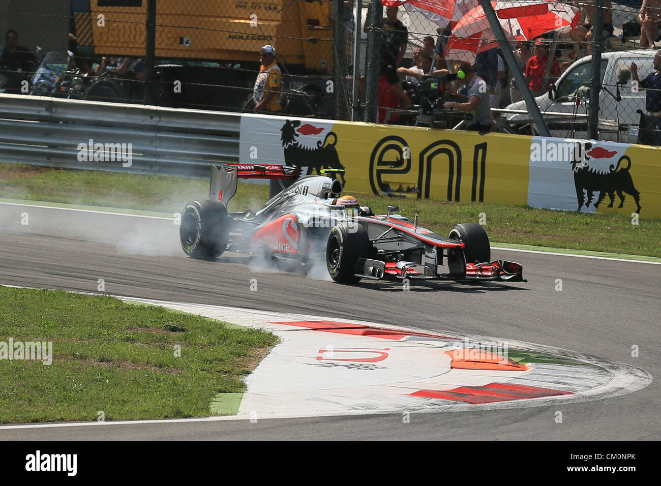 09.09.2012. F1 Grand Prix d'Italia il giorno della gara di Monza. Lewis Hamilton si blocca nella curva 1 Foto Stock