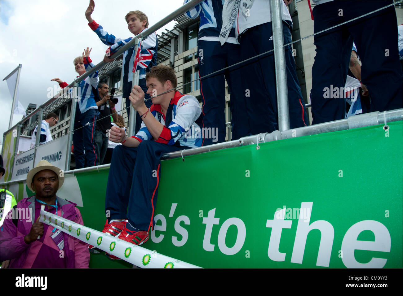 10 Settembre, 2012. Londra REGNO UNITO. Migliaia di spettatori lungo le strade di Londra per celebrare i successi dei Giochi Olimpici e Paralimpici di atleti del Team GB Foto Stock