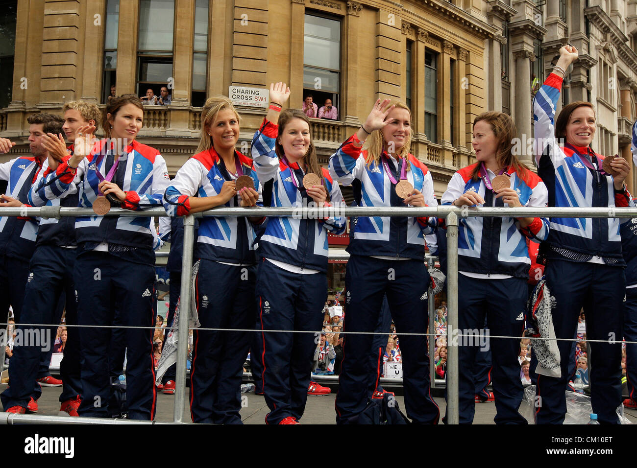 10.09.2012. Trafalgar Square Londra Inghilterra Gran Bretagna Olimpiadi &AMP; gli atleti paralimpici il nostro più grande parata del Team.Immagini prese a Trafalgar Square a Londra della folla Team GB Olimpiadi &AMP; Paralimpiadi parata del Team da Mansion House al Mall London Foto Stock