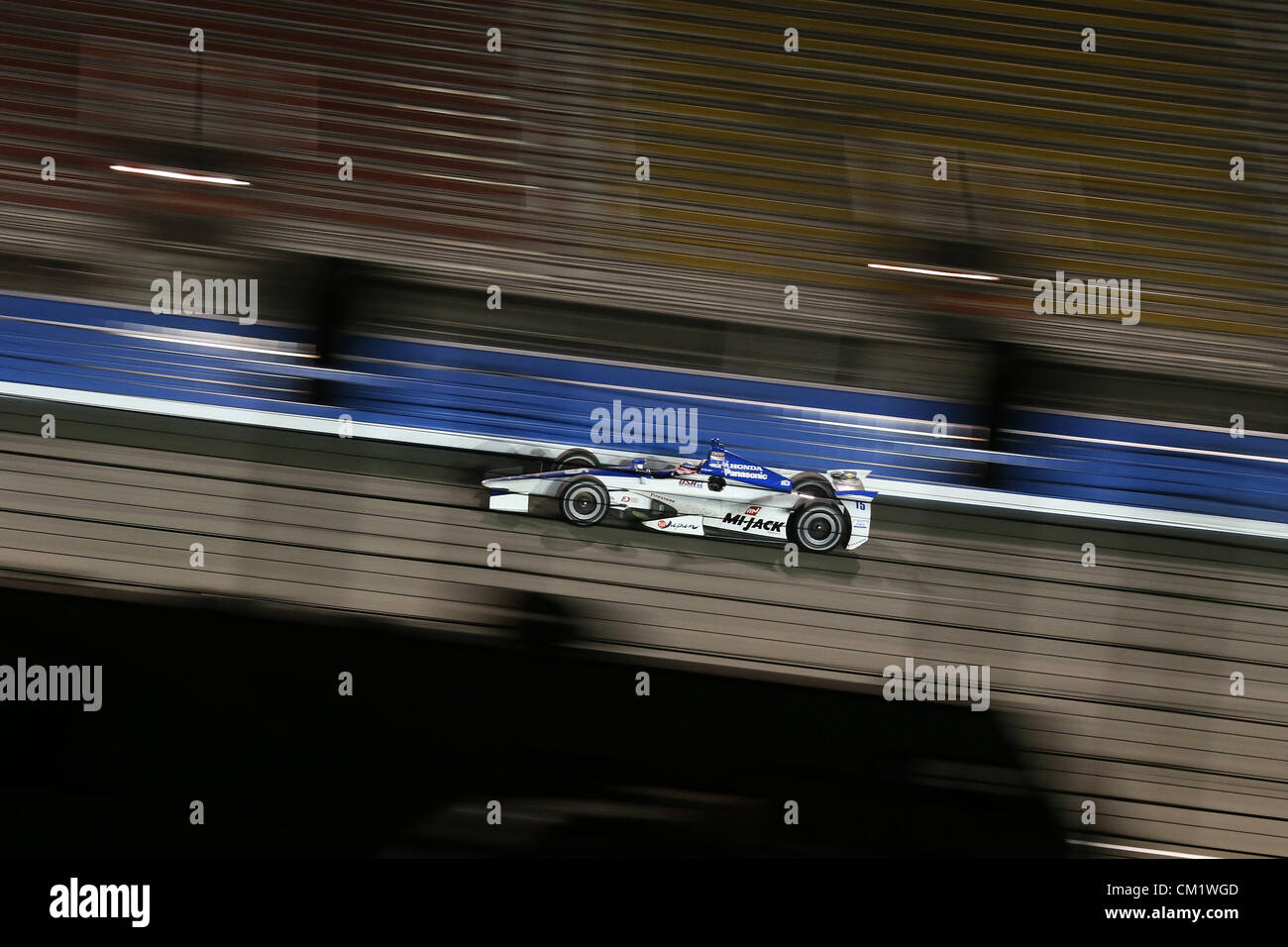 Sett. 15, 2012 - Fontana, in California, Stati Uniti - Indycar, MAV TV 500, Fontana, CA, 12-15 settembre 2012, TAKUMA SATO, Rahal Letterman Lanigan Racing (credito Immagine: © Ron Bijlsma/ZUMAPRESS.com) Foto Stock