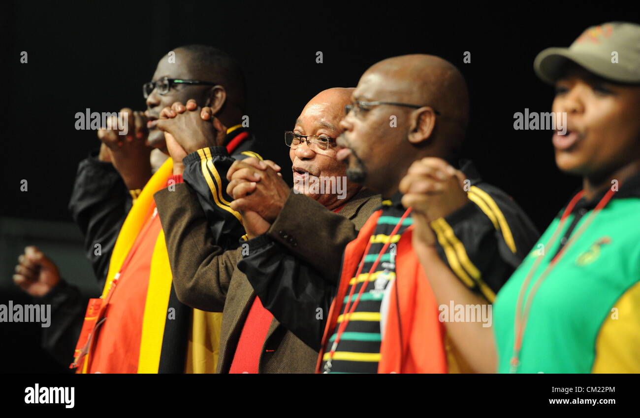 Conferenza di Midrand, SUD AFRICA: presidente Jacob Zuma, Cosatu Segretario generale Zwelinzima Vavi, Cosatu Presidente Sdumo Dlamini e Cosatu Vice Presidente Zingisa Losi durante il Cosatu XI Conferenza Nazionale a Gallagher Estate il 17 settembre 2012 a Midrand, in Sudafrica. I delegati hanno tenuto una illuminazione delle candele Cerimonia in ricordo di coloro che sono morti. (Foto di Gallo Immagini / Foto24 / Felix Dlangamandla) Foto Stock