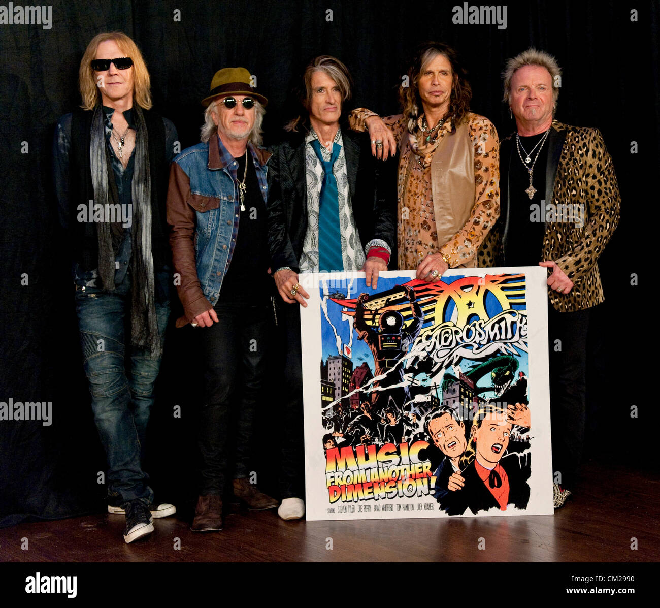 Sett. 18, 2012 - West Hollywood, California, Stati Uniti - I membri di Aerosmith pongono alla House of Blues Sunset Strip durante una pressa giuncata riguardanti la loro caduta 2012 piani che includono un nuovo nord americano "Riscaldamento globale" tour date e la loro musica da un altra dimensione album.(Immagine di credito: © Brian Cahn/ZUMAPRESS.com) Foto Stock