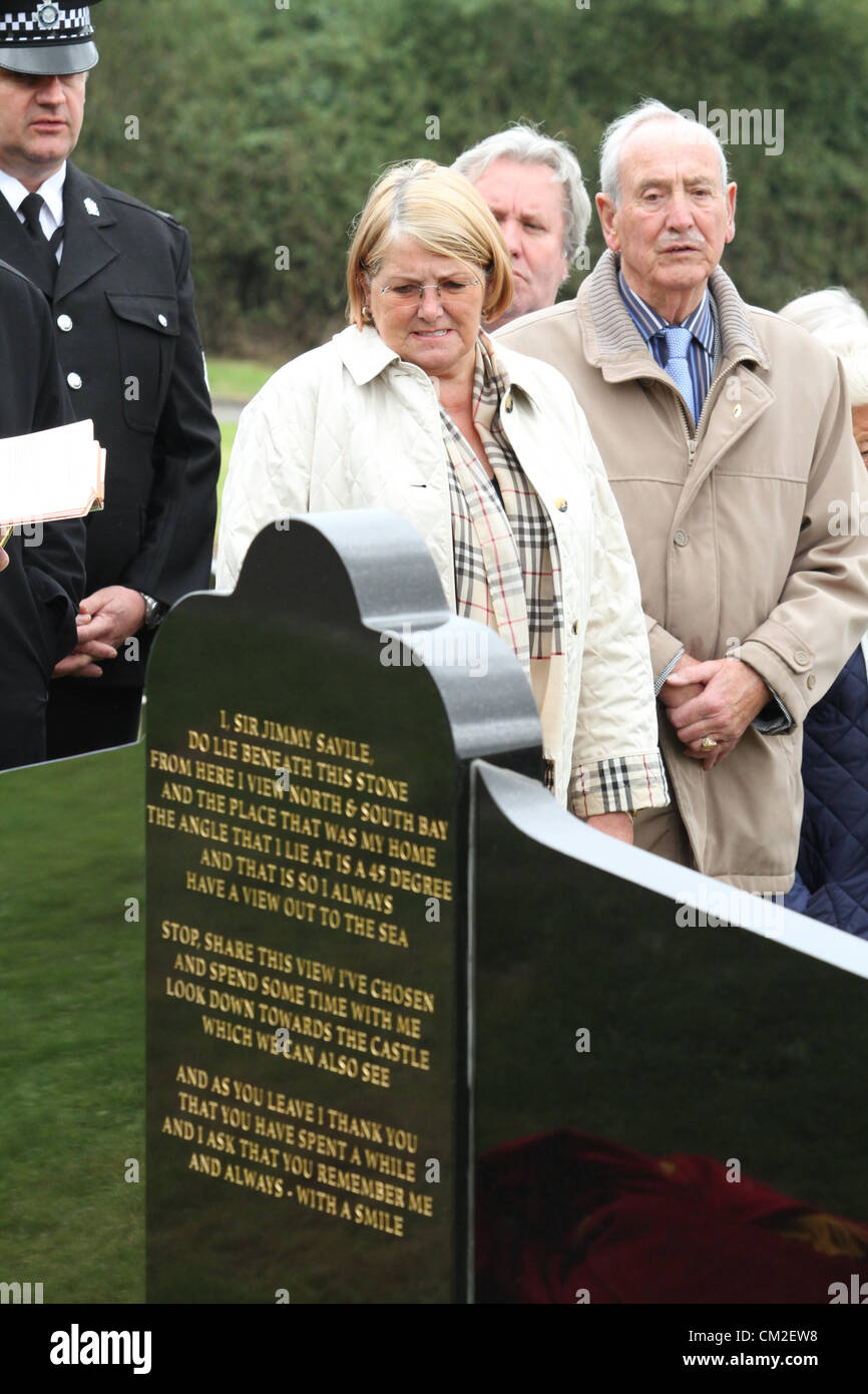 JANET umile & RONALD MATHEWS SIR JIMMY SAVILE MEMORIAL Inghilterra Scarborough Regno Unito 20 Settembre 2012 Foto Stock