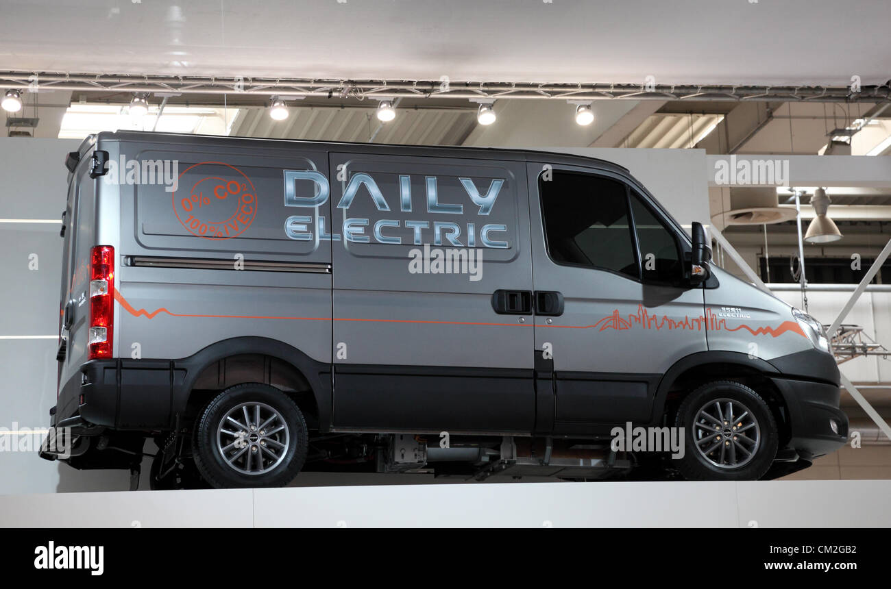 Iveco Daily furgone elettrico all'International Motor Show per i veicoli commerciali Foto Stock