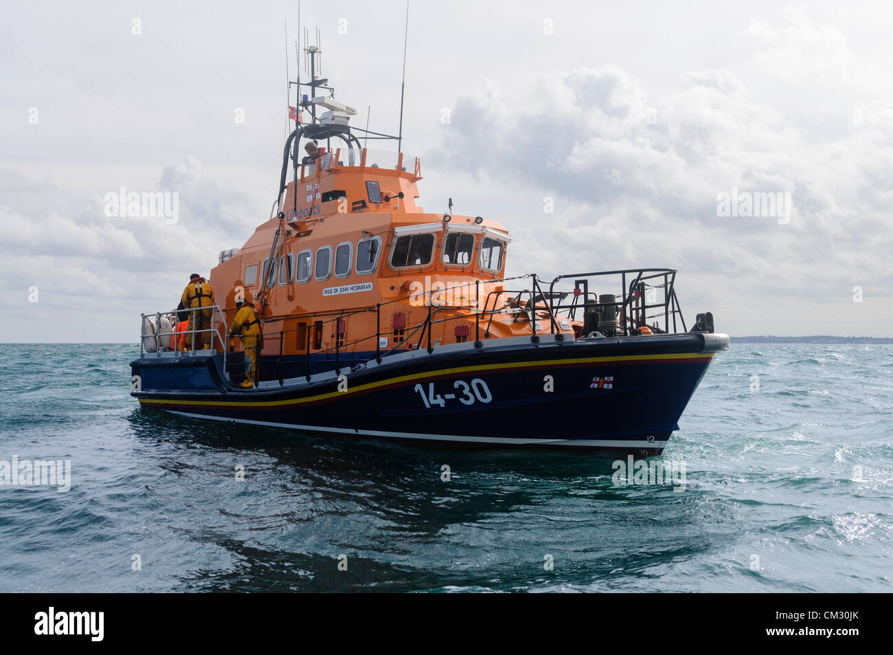 RNLI scialuppa di salvataggio numero 14-30, Larne scialuppa di salvataggio 'Dr John McSparran', in mare Foto Stock