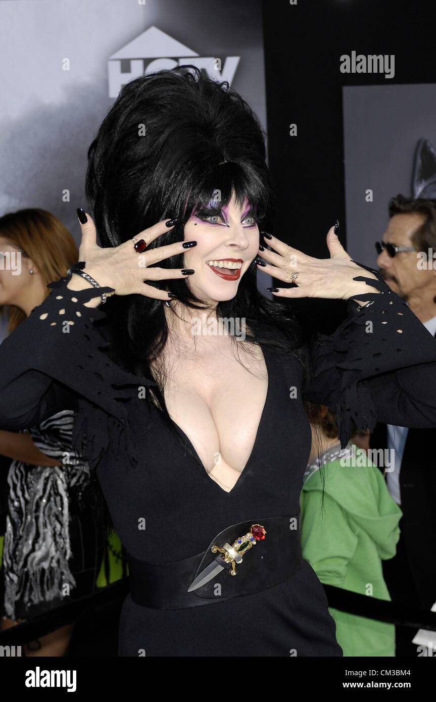 Cassandra Peterson arrivi FRANKENWEENIE Premiere El Capitan Theatre di Los Angeles CA 24 settembre 2012 Photo Michael Foto Stock