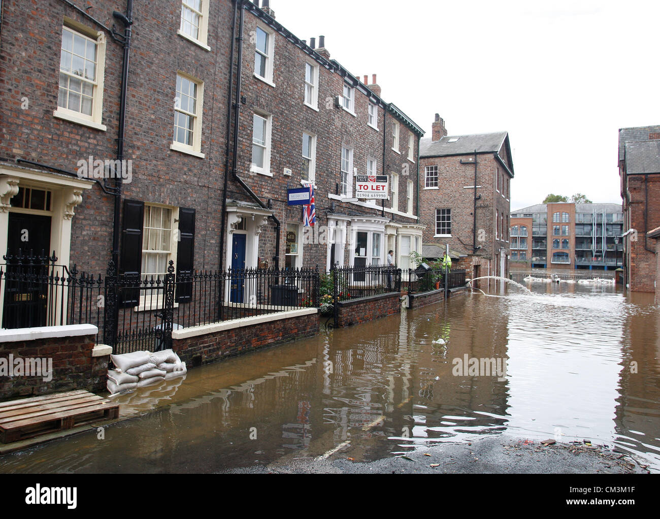 Strade inondate DI YORK CITTÀ DI YORK CITTÀ DI YORK North Yorkshire Inghilterra 27 Settembre 2012 Foto Stock