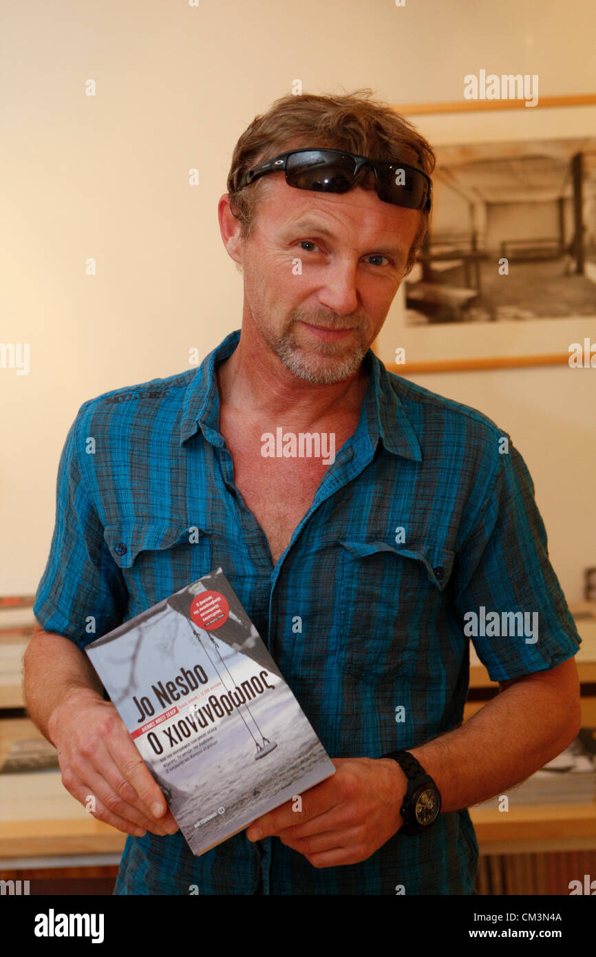 Sett. 27, 2012 - Athens, Grecia - Scrittore JO NESBO presenta il suo lavoro  in Atene. Jo Nesbo è un Edgar Award nominato norvegese autore e musicista.  A partire da settembre 2008