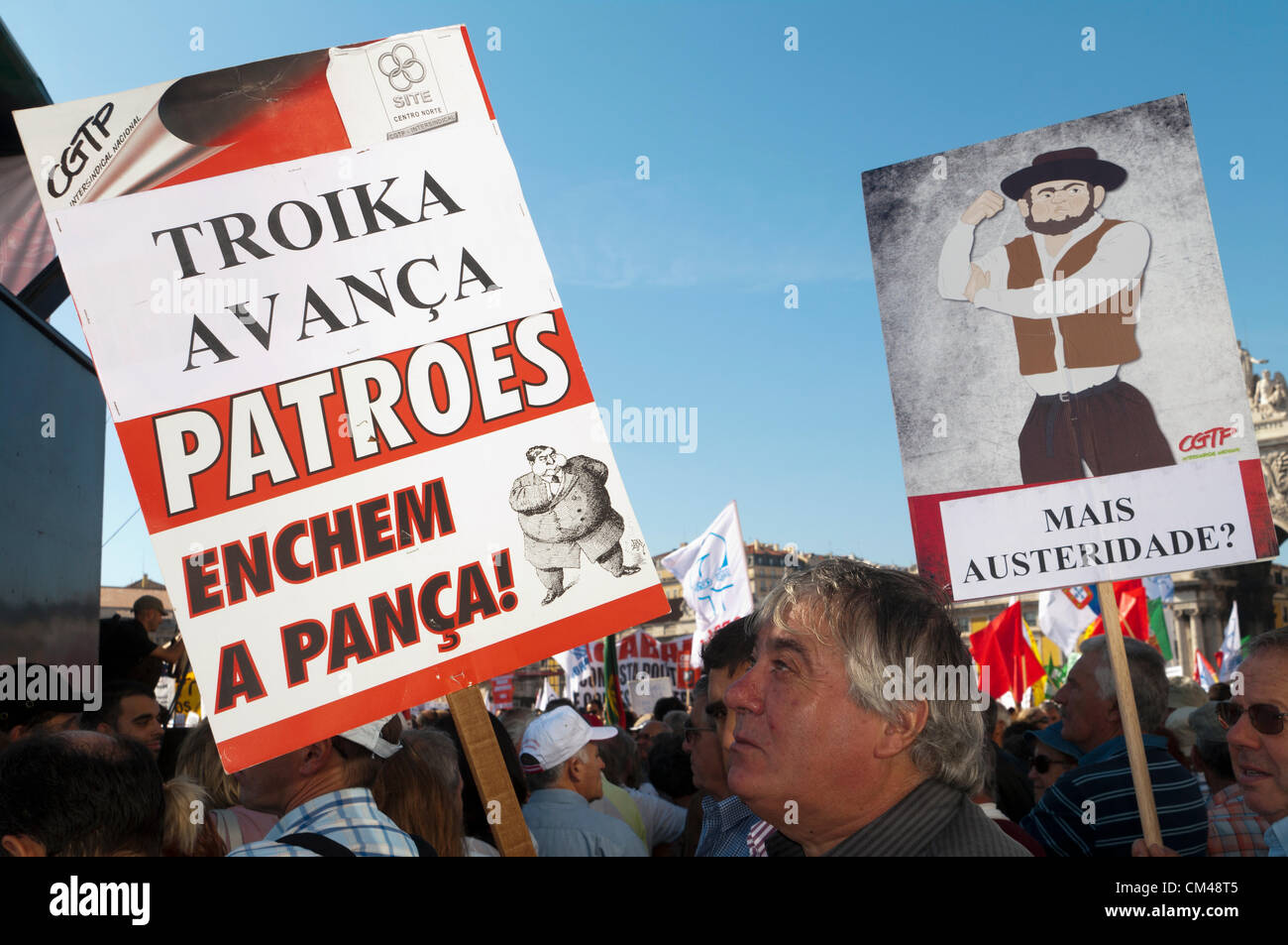 Protesta pacifica organizzata dall'unione CGTP raccoglie gli attivisti di Lisbona sabato contro austerità, povertà e nuove tasse. Foto Stock