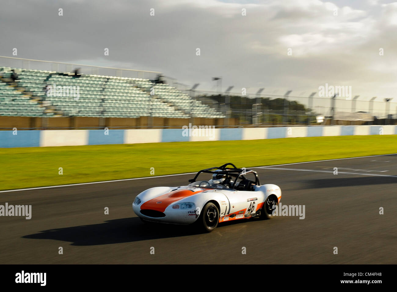 29.09.2012 Derby, Inghilterra. Britains grande Medaglia d'oro alle Olimpiadi vincendo via ciclista Jason Kenny (GBR) in azione nel suo Ginetta G20 durante le qualifiche per il quarzo totale Ginetta GT5 Challenge round a Donington Park circuito, UK. Foto Stock