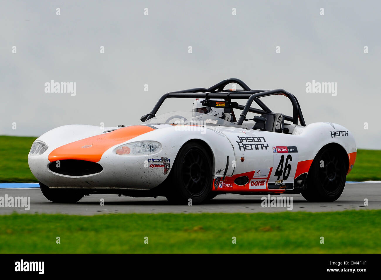 30.09.2012 Derby, Inghilterra. Britains grande Medaglia d'oro alle Olimpiadi vincendo via ciclista Jason Kenny (GBR) in azione nel suo Ginetta G20 Durante gara 2 del totale Quartz Ginetta GT5 Challenge round a Donington Park circuito, UK. Foto Stock