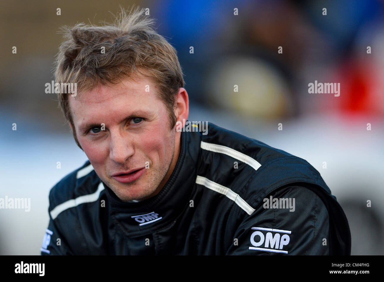 29.09.2012 Derby, Inghilterra. Britains grande Medaglia d'oro alle Olimpiadi vincendo via ciclista Jason Kenny (GBR) in azione sorge dal suo Ginetta G20 nel parc ferme dopo le qualifiche per il quarzo totale Ginetta GT5 Challenge round a Donington Park circuito, UK. Foto Stock
