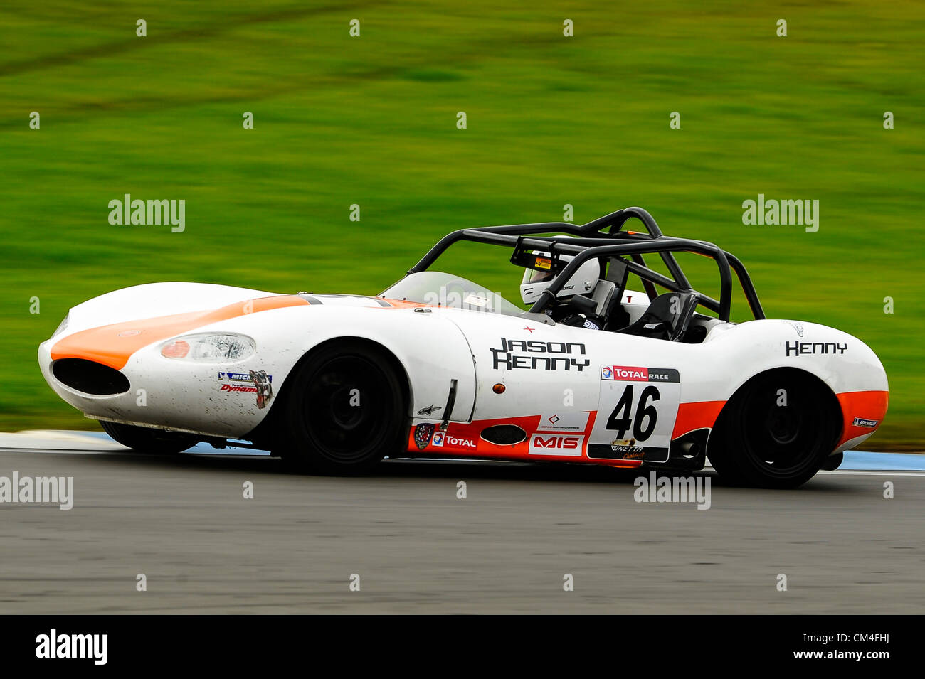 30.09.2012 Derby, Inghilterra. Britains grande Medaglia d'oro alle Olimpiadi vincendo via ciclista Jason Kenny (GBR) in azione nel suo Ginetta G20 Durante gara 2 del totale Quartz Ginetta GT5 Challenge round a Donington Park circuito, UK. Foto Stock
