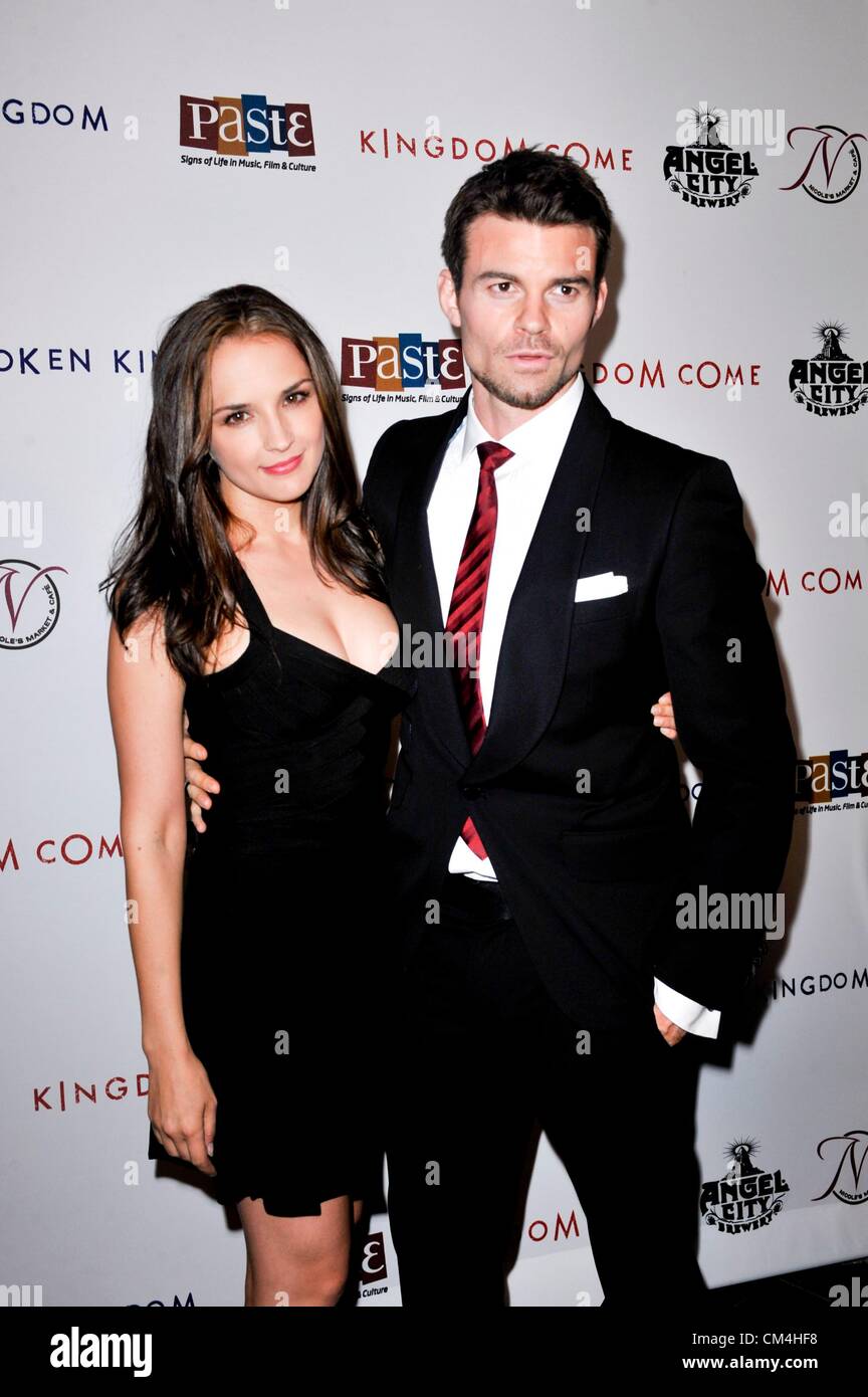 Rachael Leigh Cook, Daniel Gillies presso gli arrivi per la venuta del Regno di Premiere, Armonia Gold Theatre, Los Angeles, CA Ottobre 2, 2012. Foto di: Elizabeth Goodenough/Everett raccolta/ Alamy live news. Stati Uniti d'America. Foto Stock