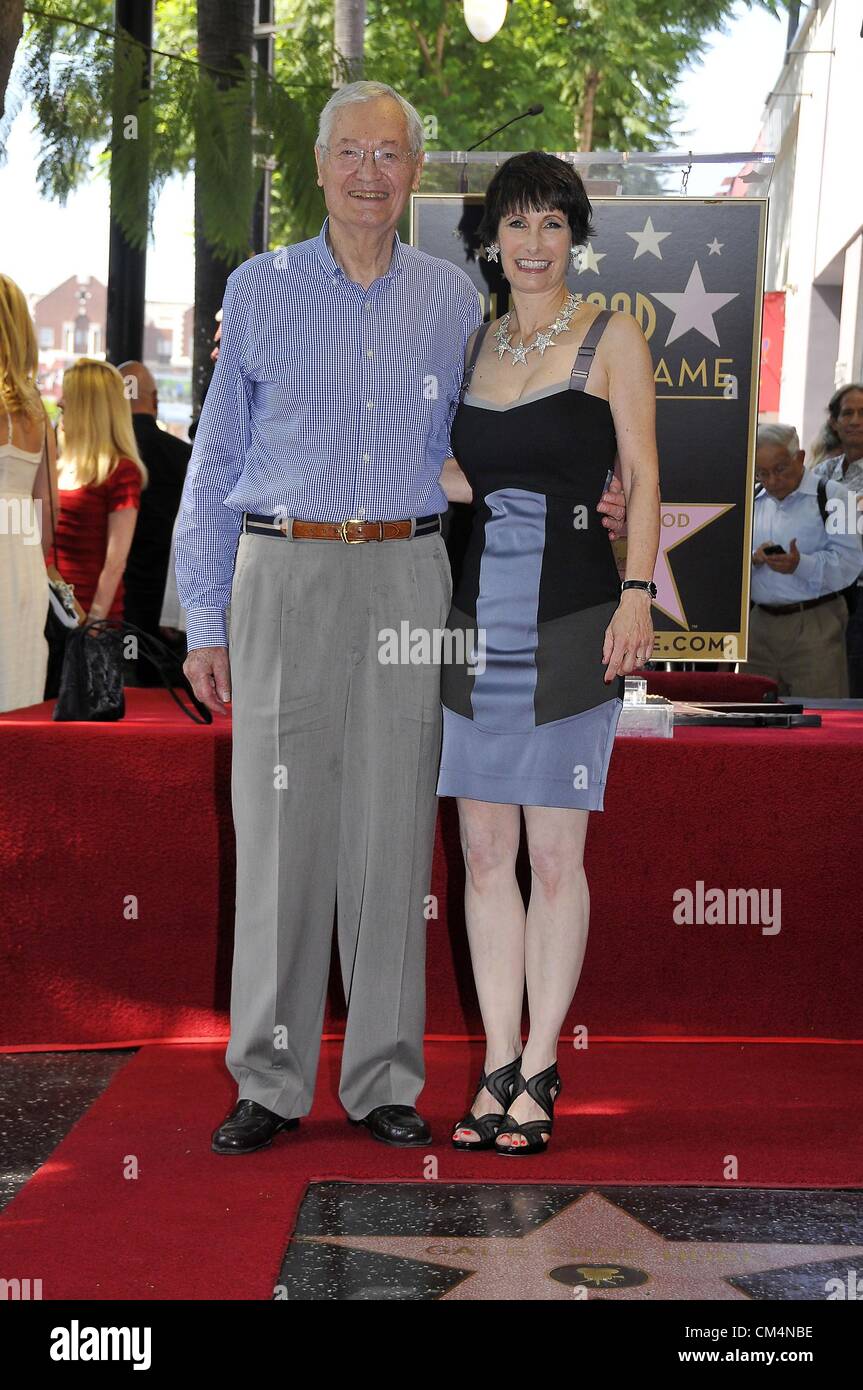 Roger Corman, Gale Anne Hurd alla cerimonia di induzione per la stella sulla Hollywood Walk of Fame per il vento fortissimo Ann Hurd, Hollywood Boulevard, Los Angeles, CA il 3 ottobre 2012. Foto Da: Michael Germana/Everett raccolta/ alamy live news. Stati Uniti d'America. Foto Stock