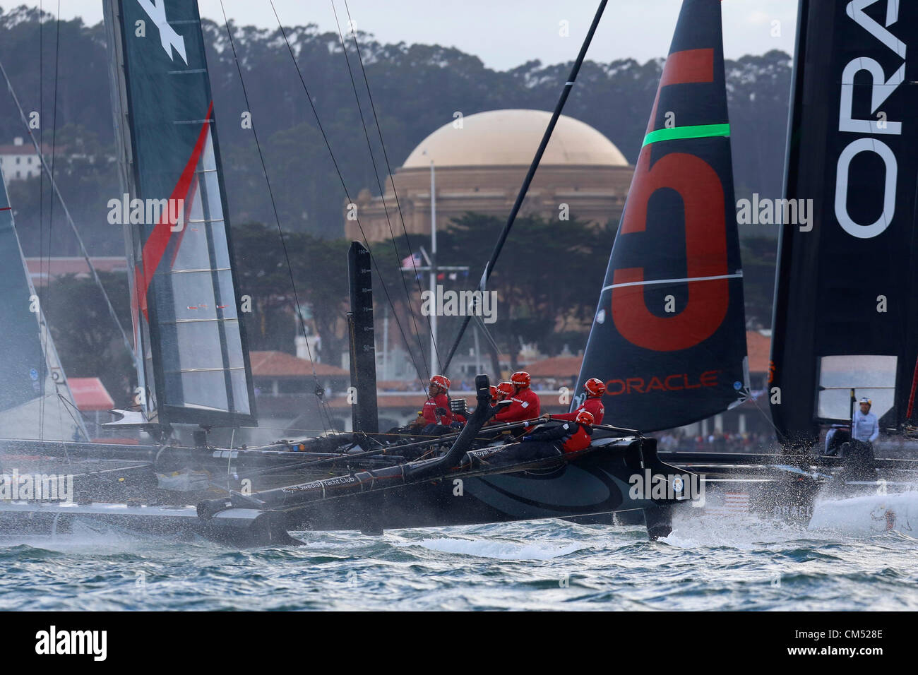 Il 5 ottobre 2012 - San Francisco, California, Stati Uniti - Azione dalla flotta gare di Coppa America World Series a San Francisco. (Credito Immagine: © Dinno Kovic/ZUMAPRESS.com) Foto Stock