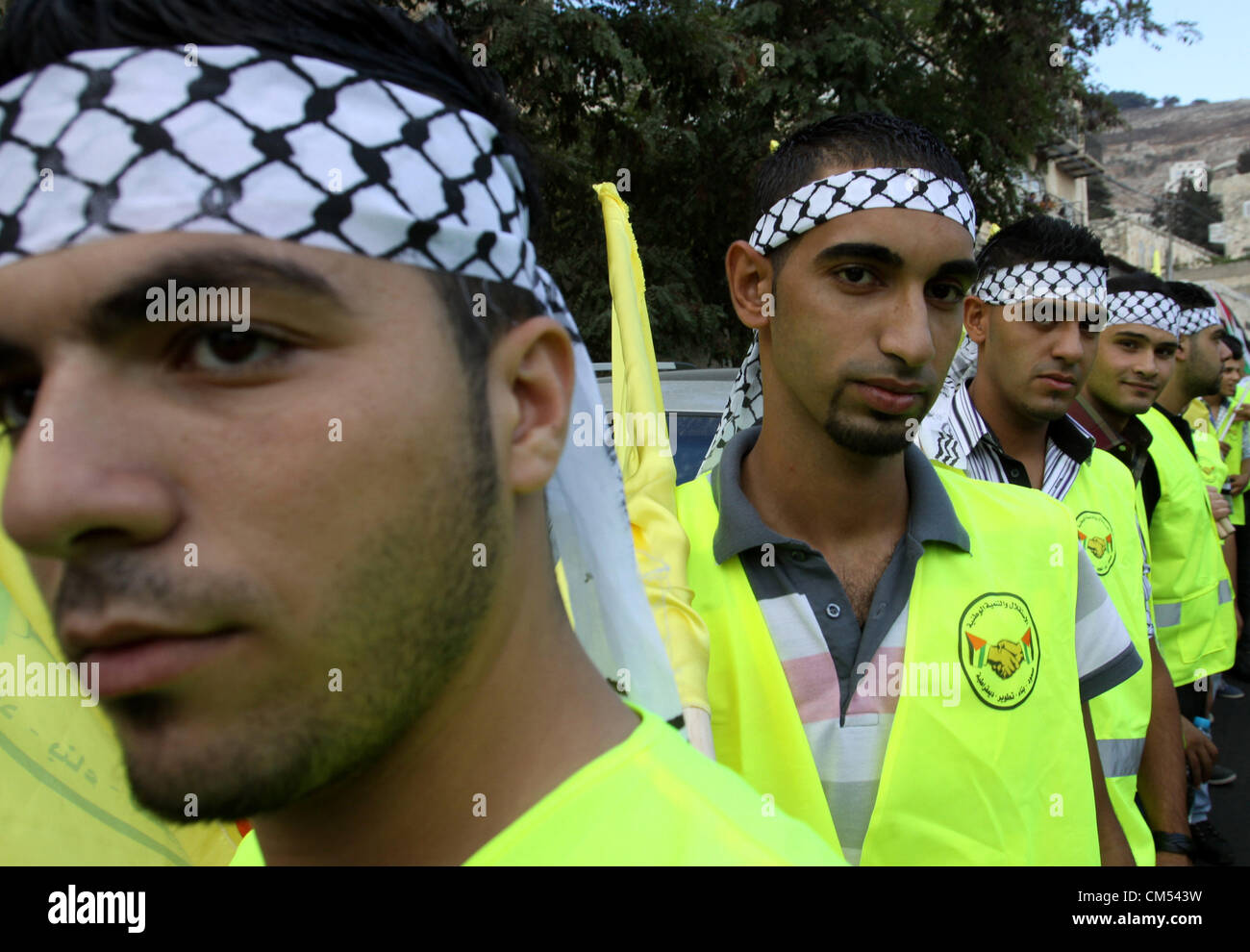 6 ott. 2012 - Nablus, West Bank - palestinesi dei sostenitori del partito Fatah durante una campagna di rally per i suoi candidati in esecuzione in locale imminenti elezioni del consiglio. (Credito Immagine: © Nedal Eshtayah APA/images/ZUMAPRESS.com) Foto Stock