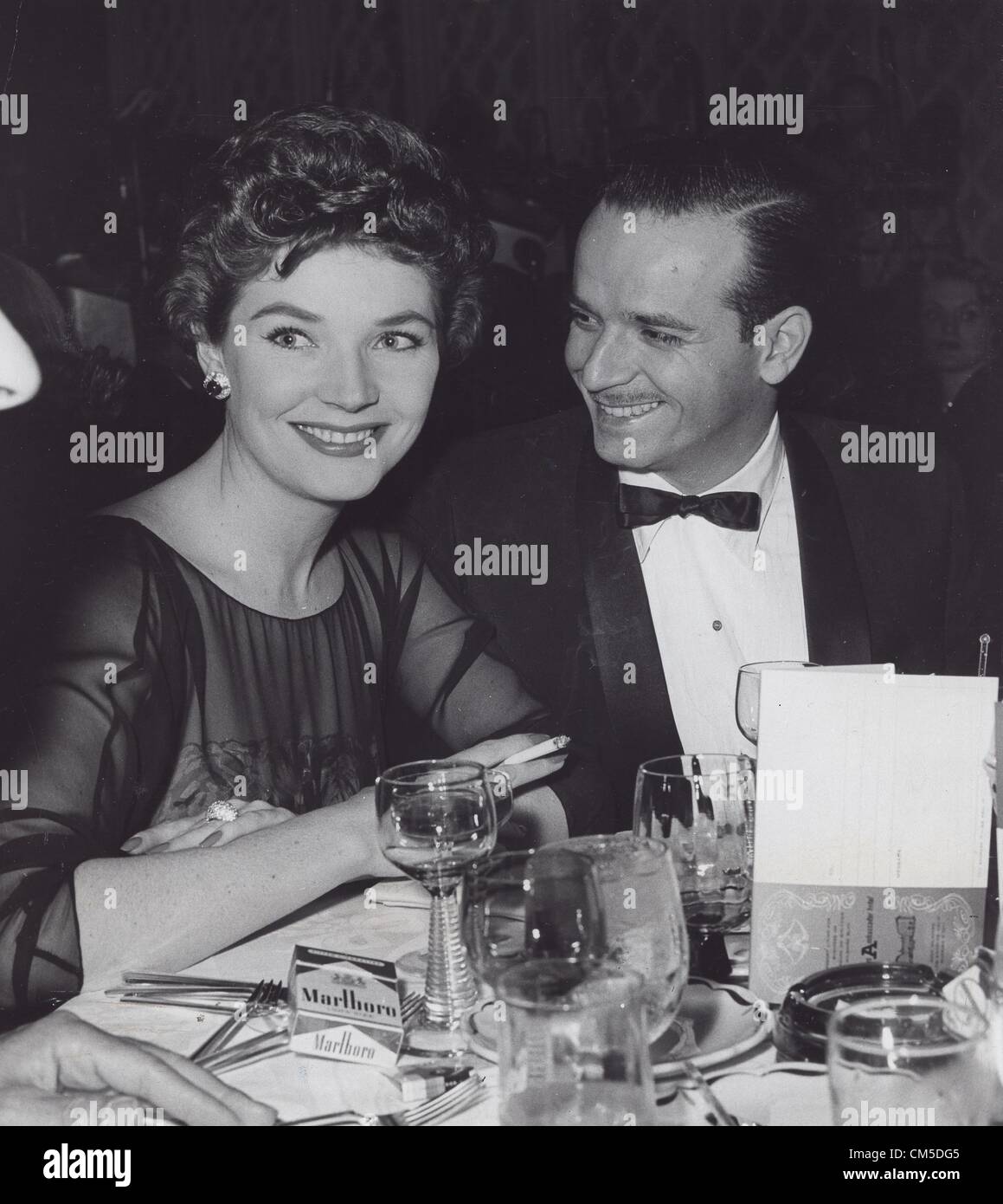 POLLY BERGEN con mio marito Freddie i campi al nuovo Grove.fornito da foto, inc.(Immagine di credito: © fornito dal mondo foto, Inc/Globe foto/ZUMAPRESS.com) Foto Stock