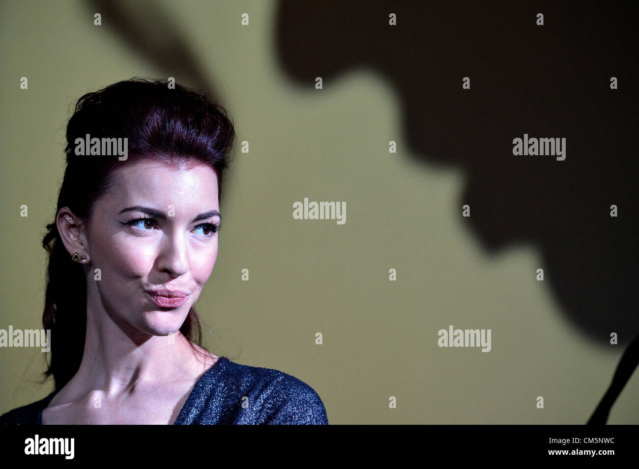 American chanson cantante Chrysta Bell, il cui debutto album chiamato questo treno è stato realizzato dal famoso regista David Lynch, performes a Praga Repubblica Ceca, 10 ottobre 2012. (CTK foto/Michal Dolezal) Foto Stock