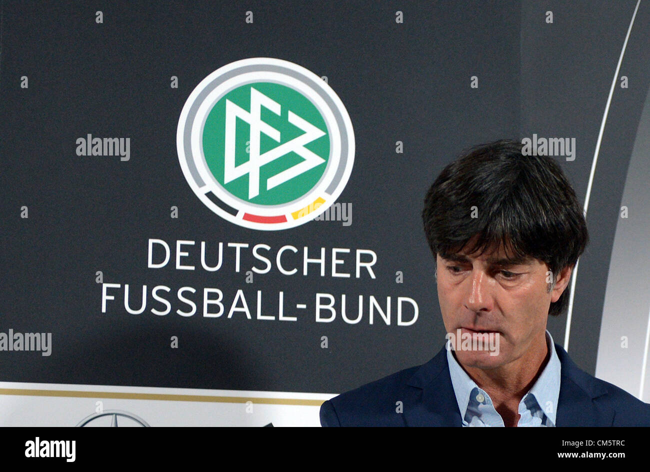 11.10.2012. Aviva Stadium, Dublino, Irlanda. La Germania capo allenatore Joachim Loew prende parte a una conferenza stampa al Aviva Stadium di Dublino, in Irlanda, 11 ottobre 2012. Il tedesco del team nazionali dovranno svolgere un ruolo World Cup Match di qualificazione contro l'Irlanda il 12 ottobre 2012. Foto Stock