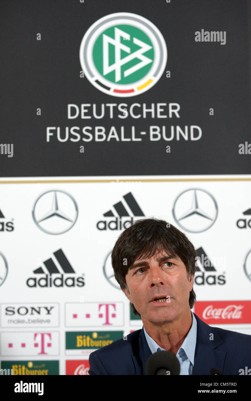 11.10.2012. Aviva Stadium, Dublino, Irlanda. La Germania capo allenatore Joachim Loew prende parte a una conferenza stampa al Aviva Stadium di Dublino, in Irlanda, 11 ottobre 2012. Il tedesco del team nazionali dovranno svolgere un ruolo World Cup Match di qualificazione contro l'Irlanda il 12 ottobre 2012. Foto Stock