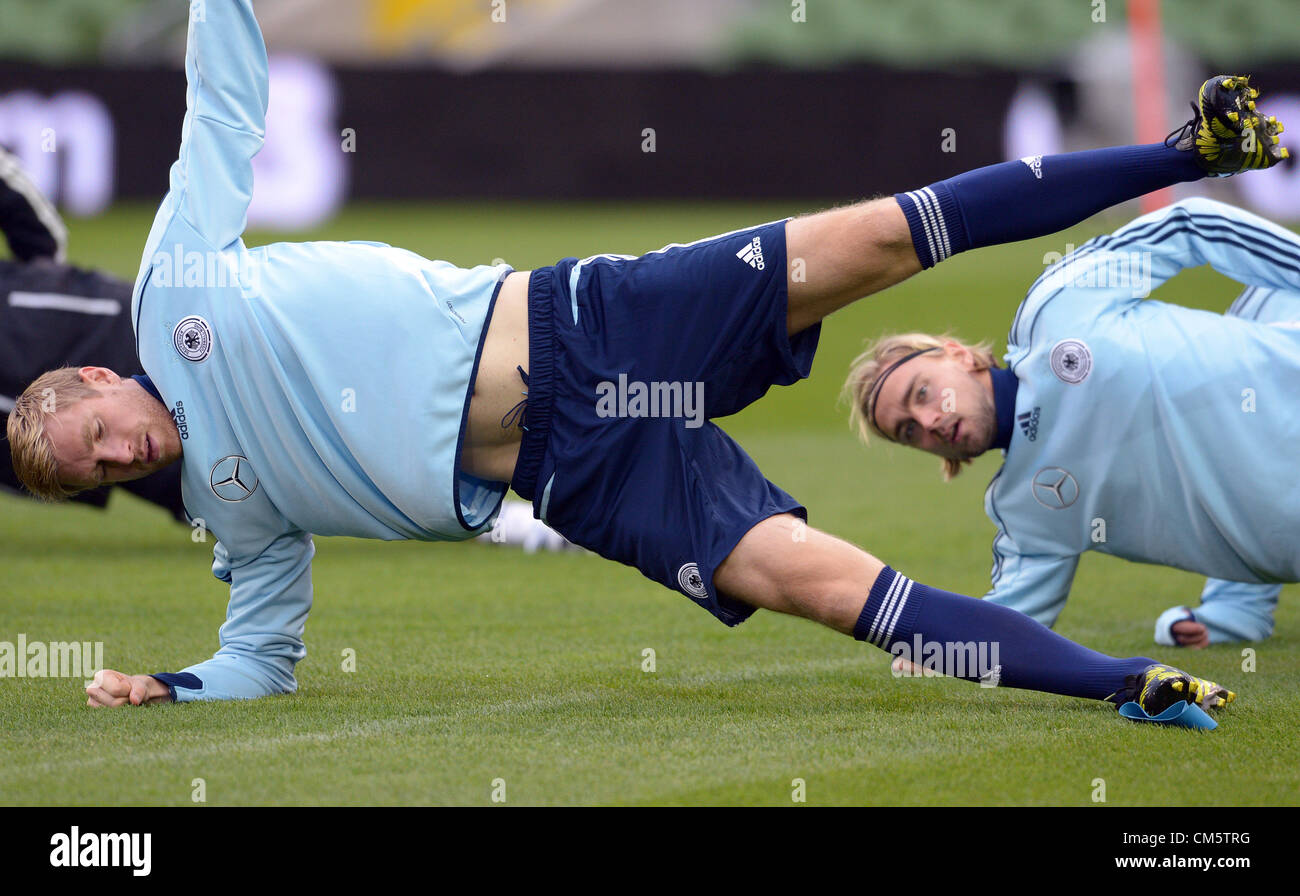 11.10.2012. Aviva Stadium, Dublino, Irlanda. La Germania Per Mertesacker prende parte alla formazione all'Aviva Stadium di Dublino, in Irlanda, 11 ottobre 2012. Il tedesco del team nazionali dovranno svolgere un ruolo World Cup Match di qualificazione contro l'Irlanda il 12 ottobre 2012. Foto Stock