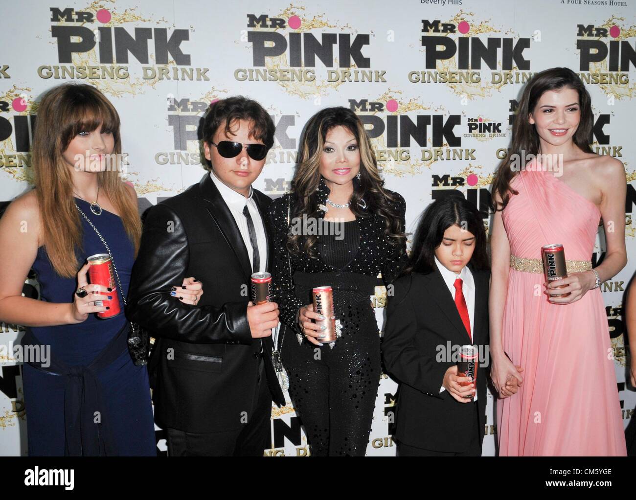 Los Angeles, California, USA. 11 ottobre 2012. La Jackson Kids Prince, Parigi, coperta, LaToya Jackson, Monica Gabor presso gli arrivi per il Sig. Rosa Drink Ginseng Launch Party, il Blvd al Regent Beverly Wilshire Hotel di Beverly Hills, CA 11 ottobre 2012. Foto di: Elizabeth Goodenough/Everett raccolta/Alamy Live News Foto Stock