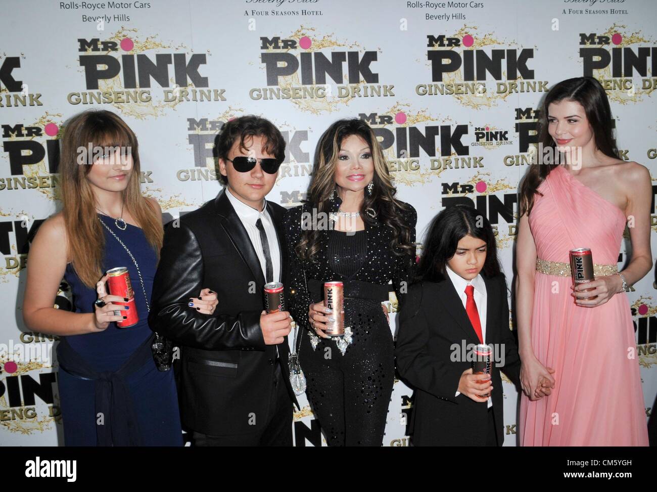 Los Angeles, California, USA. 11 ottobre 2012. La Jackson Kids Prince, Parigi, coperta, LaToya Jackson, Monica Gabor presso gli arrivi per il Sig. Rosa Drink Ginseng Launch Party, il Blvd al Regent Beverly Wilshire Hotel di Beverly Hills, CA 11 ottobre 2012. Foto di: Elizabeth Goodenough/Everett raccolta/Alamy Live News Foto Stock